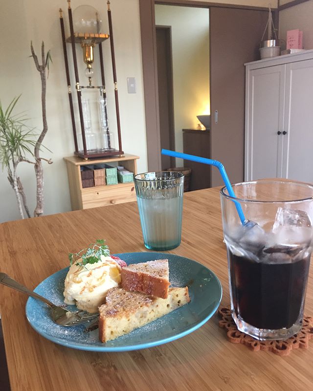前から伺いたかったカフェでお茶を ついでにバナナケーキも Und So Weiter Undsoweiter 宇都宮 カフェ 宇都宮カフェ 宇都宮ランチ Orion Sweet Cafe